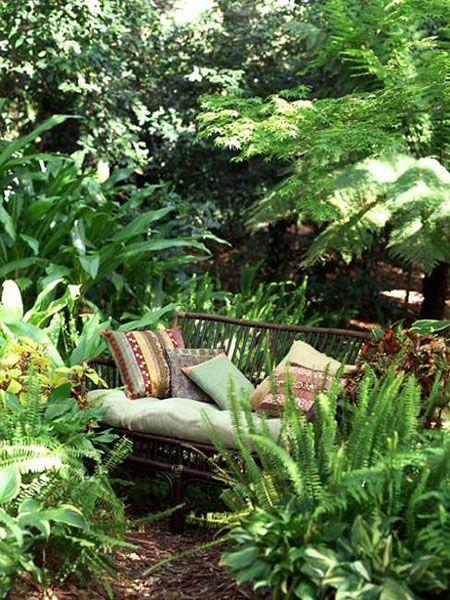 Craft hidden nooks within ‍dense foliage‌ in⁣ your landscaping⁢ design for discovery