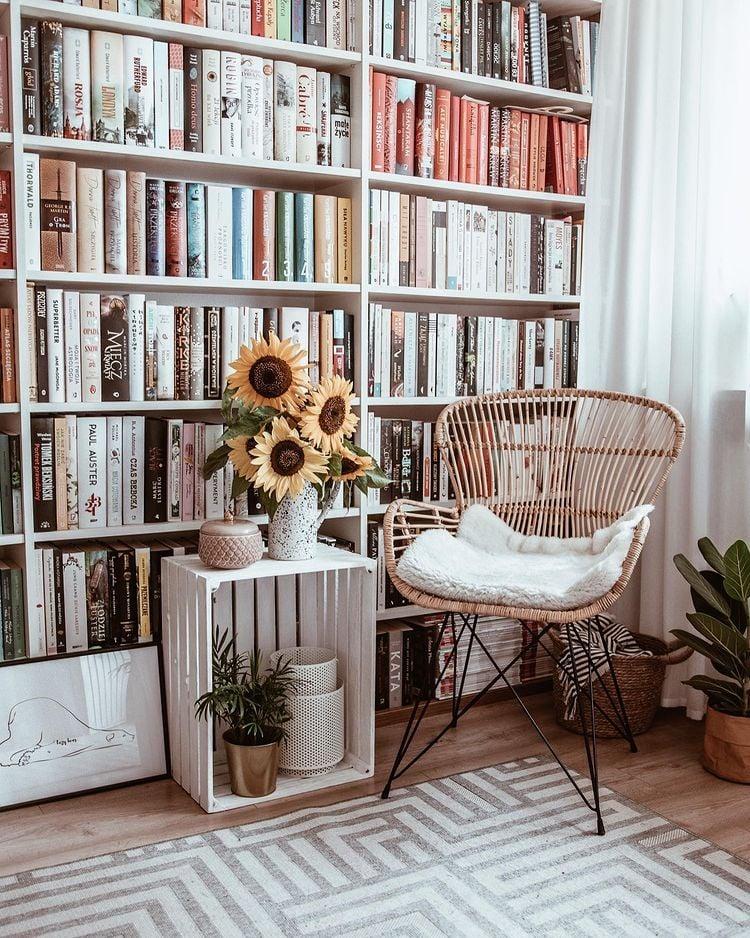 Create a reading corner with a small bookshelf⁤ in your Small⁢ Patio ‌Design