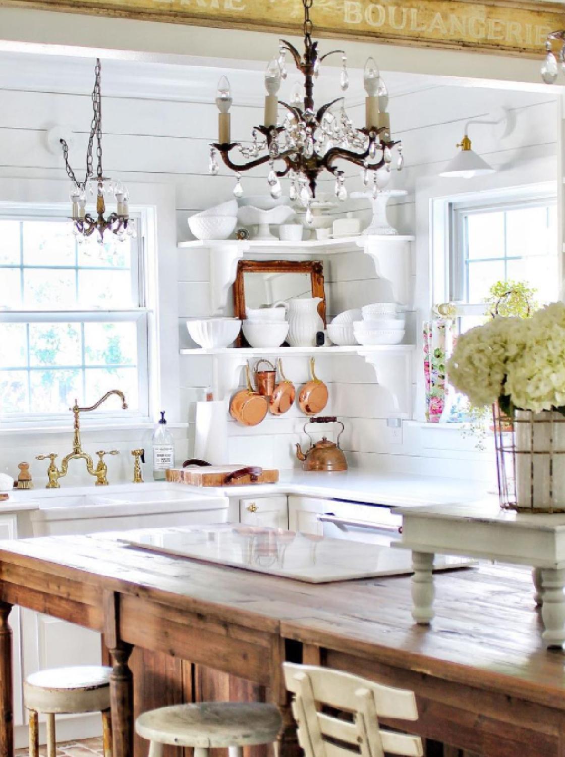 A ‍farmhouse sink as the centerpiece of a‍ charming country⁣ kitchen