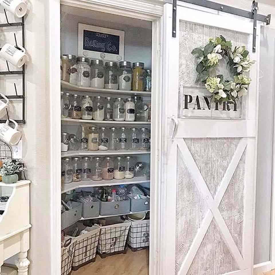 A well-stocked⁣ pantry is essential for ‌any farmhouse kitchen