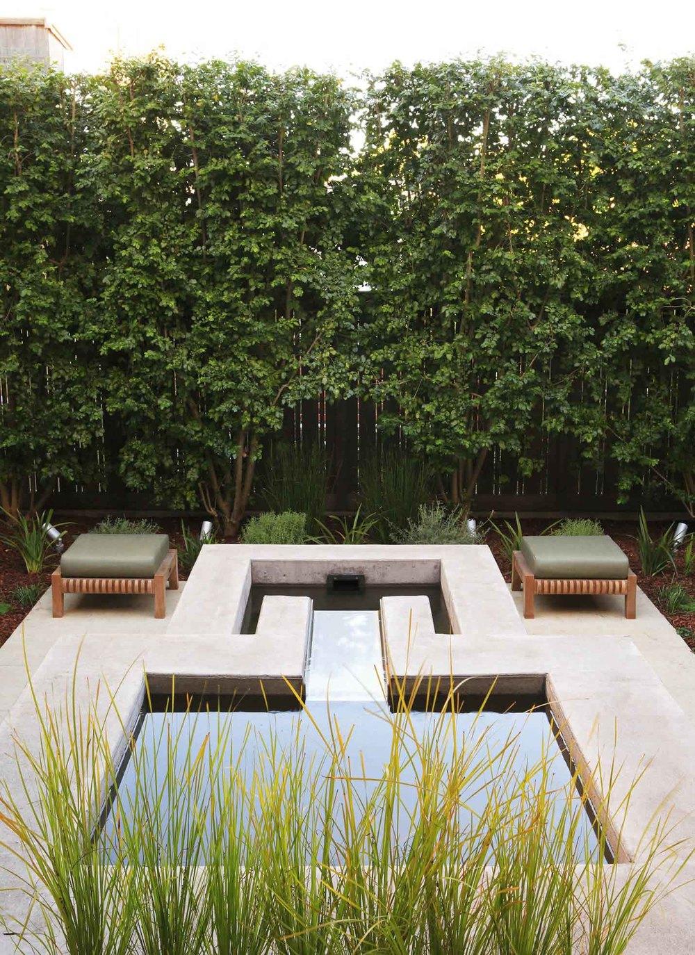 Explore the ⁢beauty of symmetry with perfectly balanced landscaping design⁢ elements