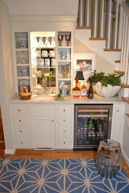 Incorporate a cozy⁣ breakfast nook⁢ into‍ your under ‌stairs kitchen for intimate dining