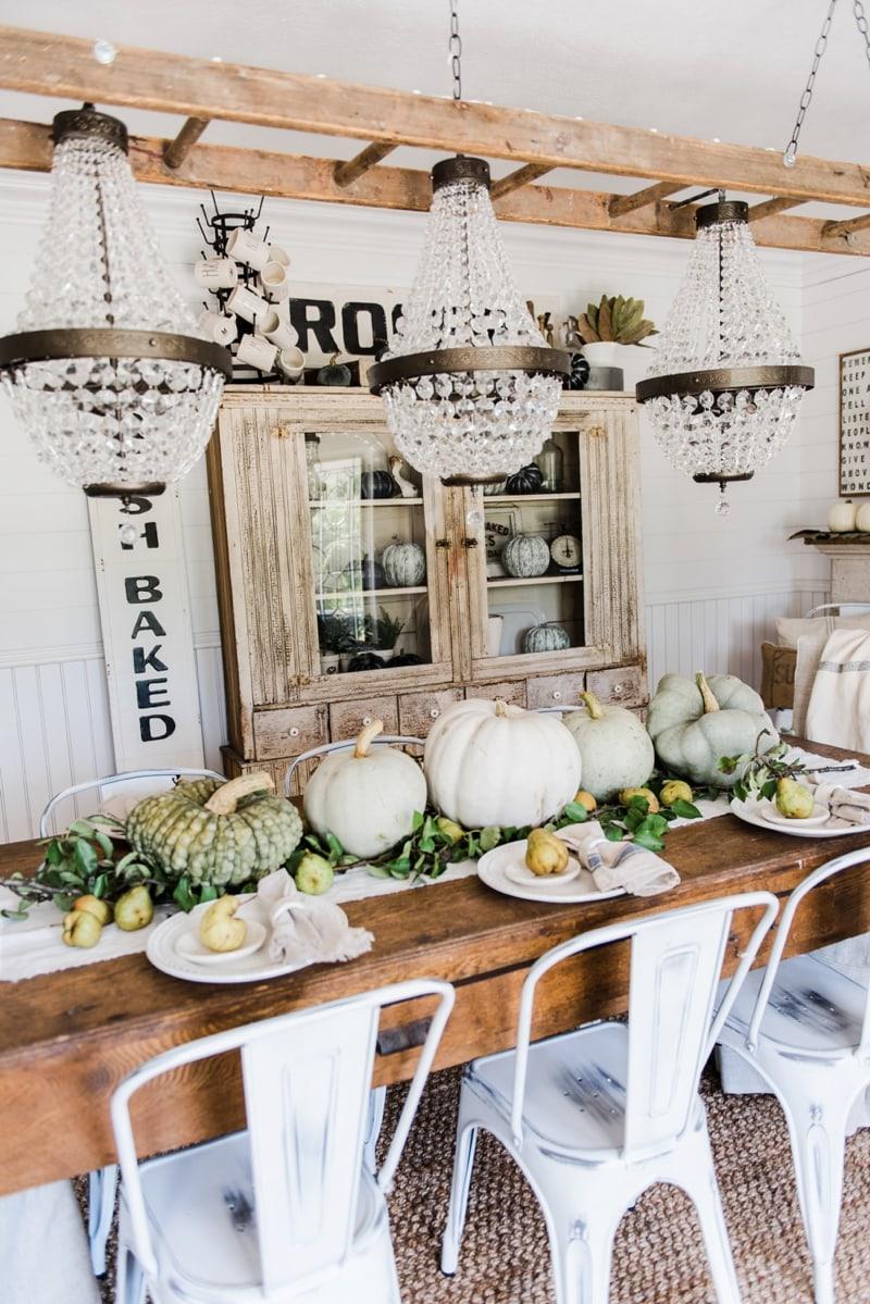 A farmhouse table ‍centerpiece to make‍ every meal special in your kitchen