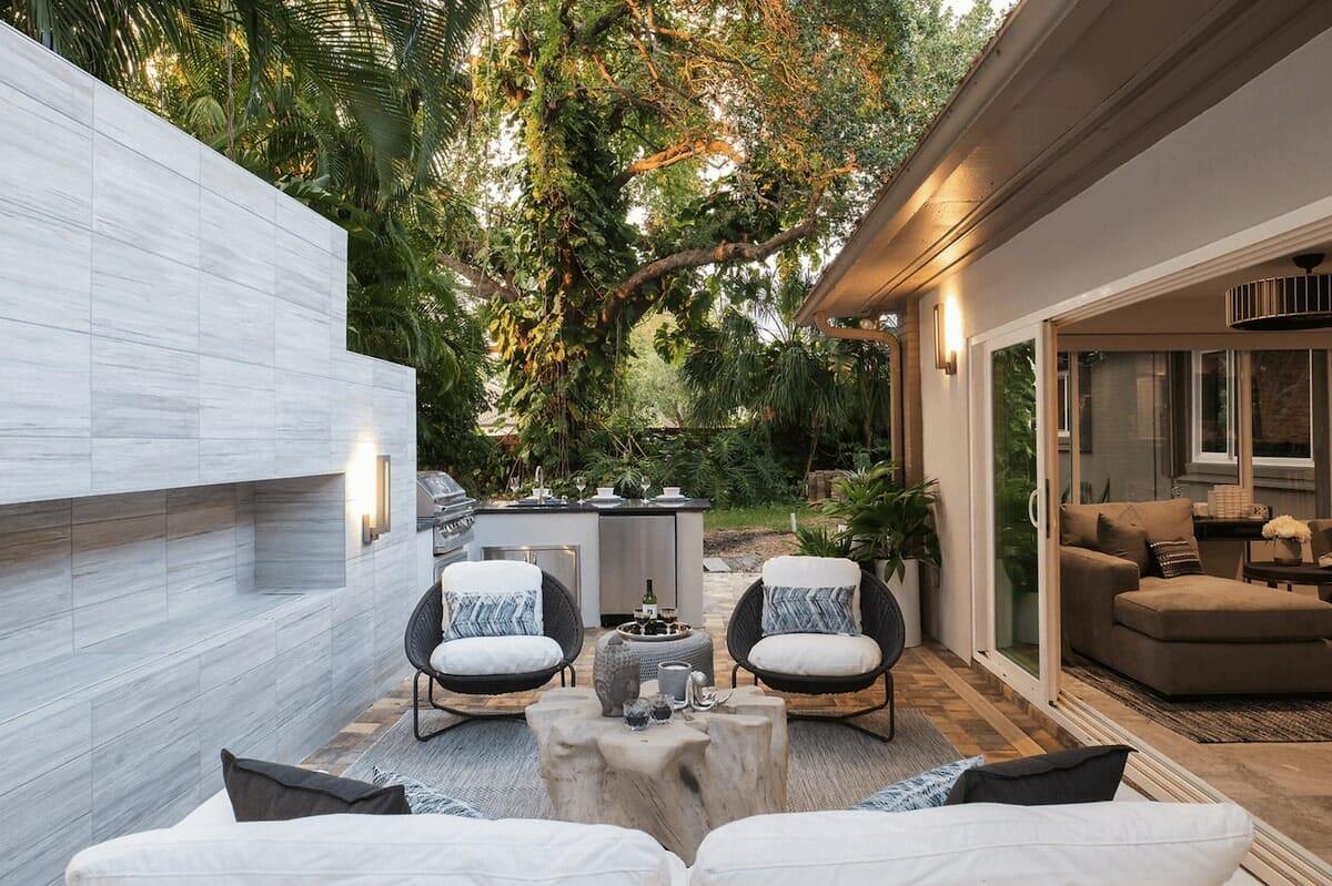 Design a‌ lounge area with‌ stylish outdoor furniture‌ in your ‍patio design