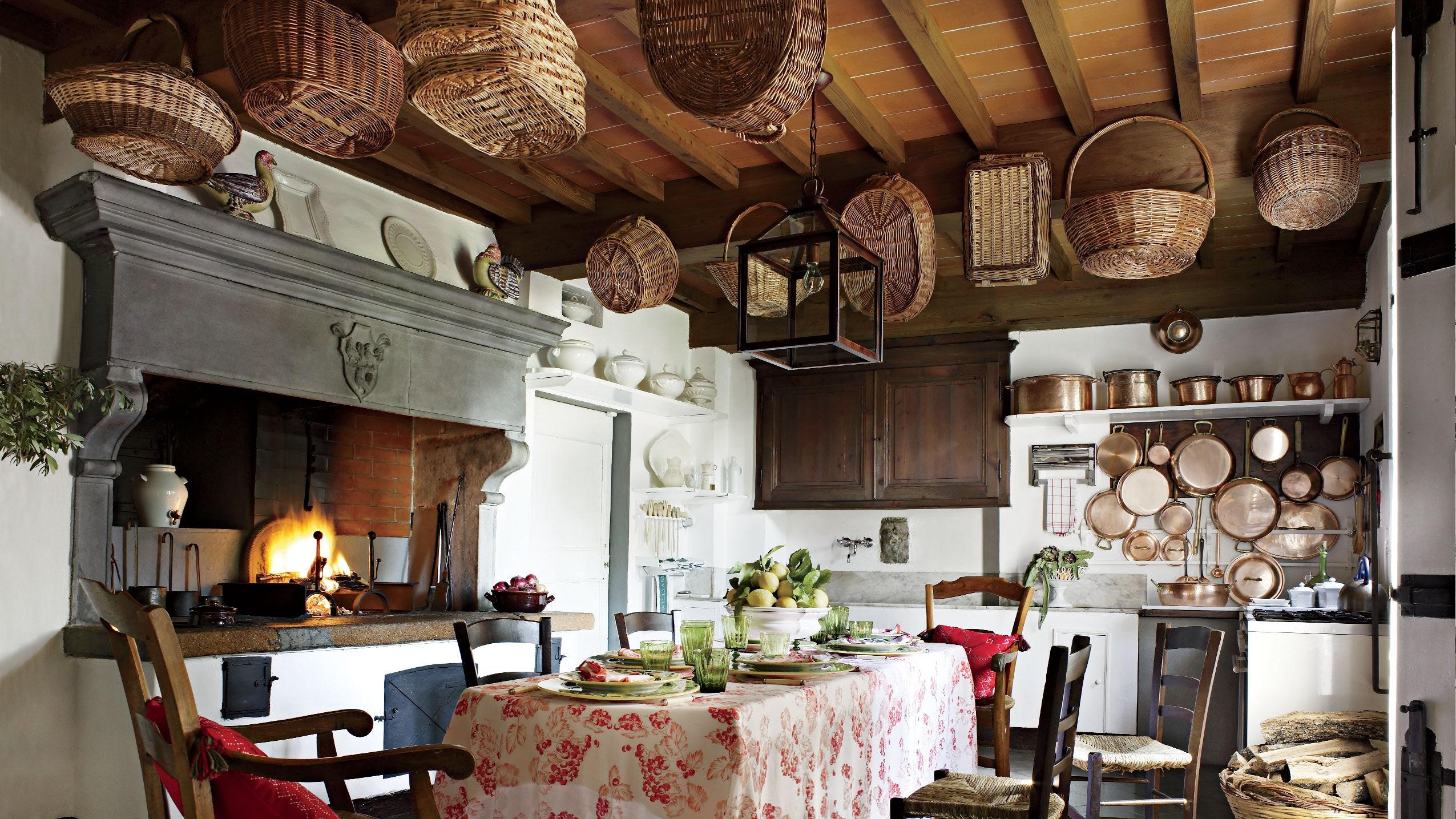 A cozy fireplace area, enhancing the⁤ warmth of ​your farmhouse kitchen space