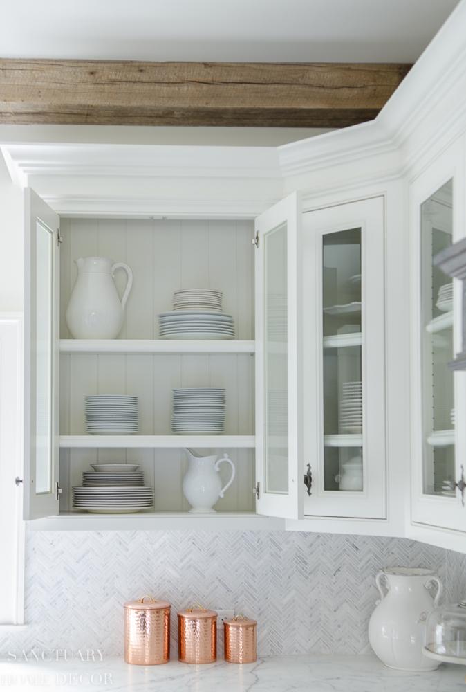 Install glass-front cabinets ⁣to showcase dishware ​in your under stairs kitchen