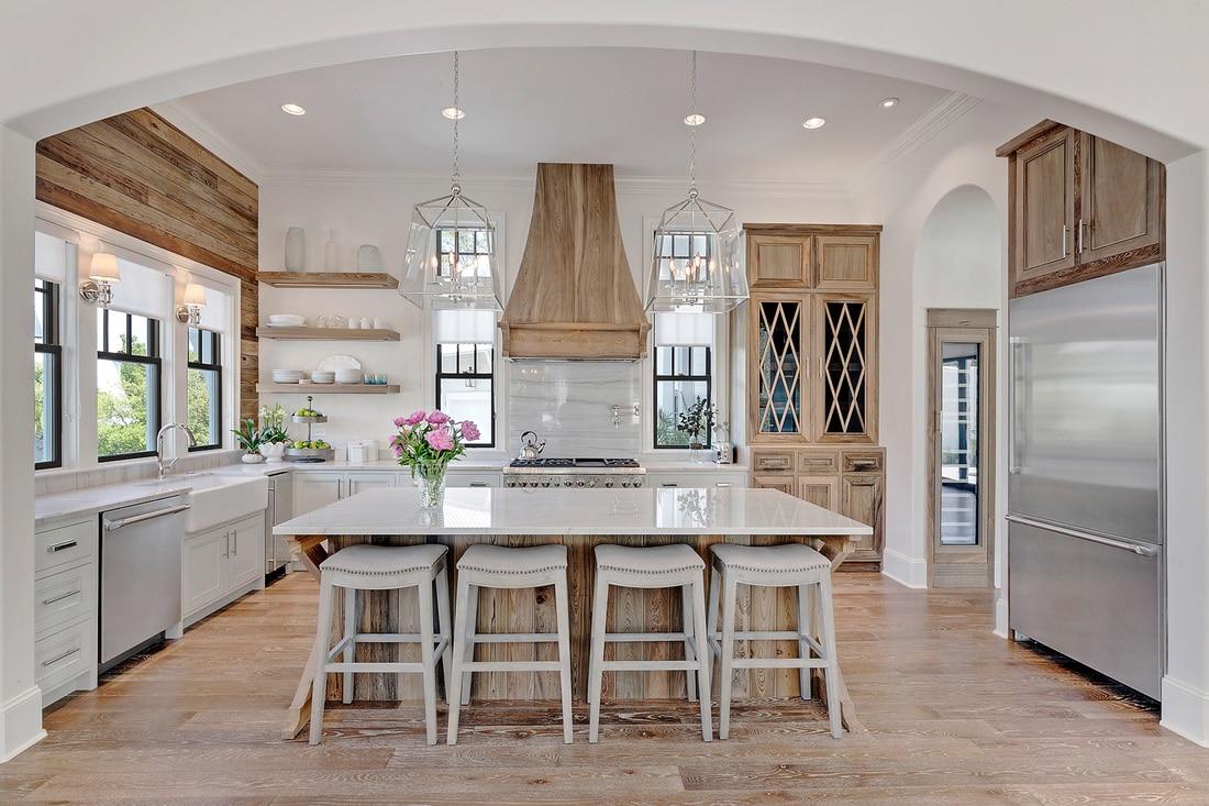 Large ⁤windows invite natural light into ⁣your farmhouse kitchen, enhancing its appeal