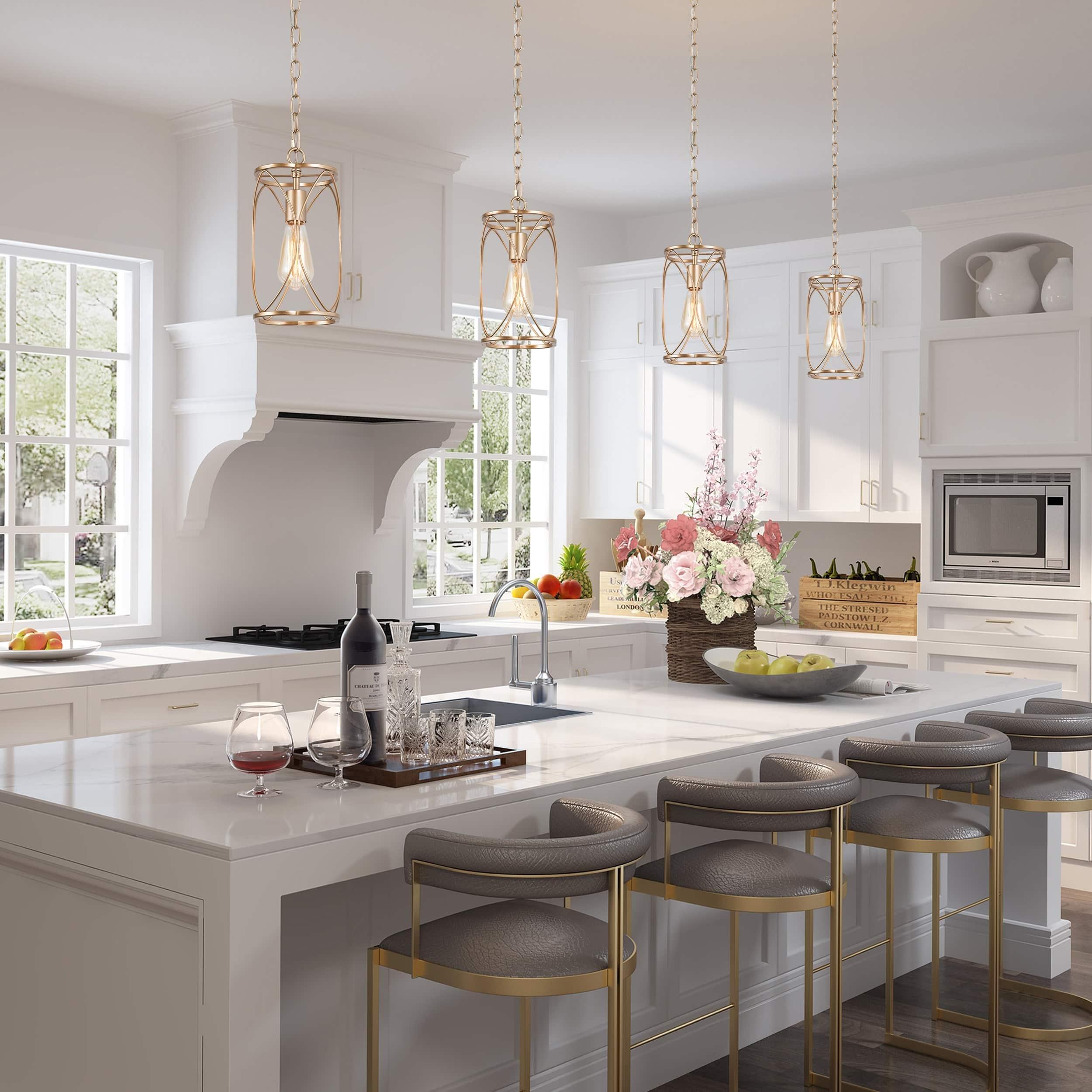 Elegant⁣ pendant lights ⁣above the⁣ island‌ add sophistication to the ​farmhouse‌ kitchen