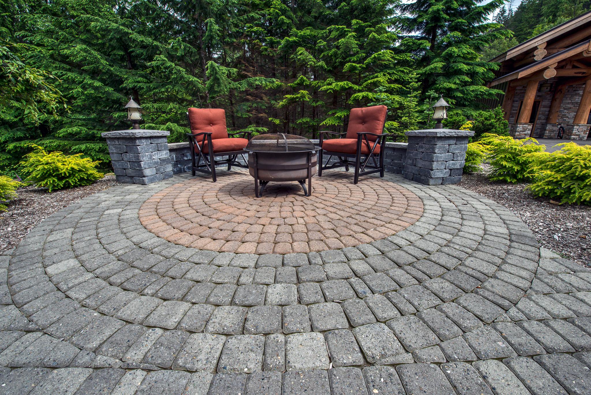 Circular seating arrangements foster intimacy in a spacious patio design