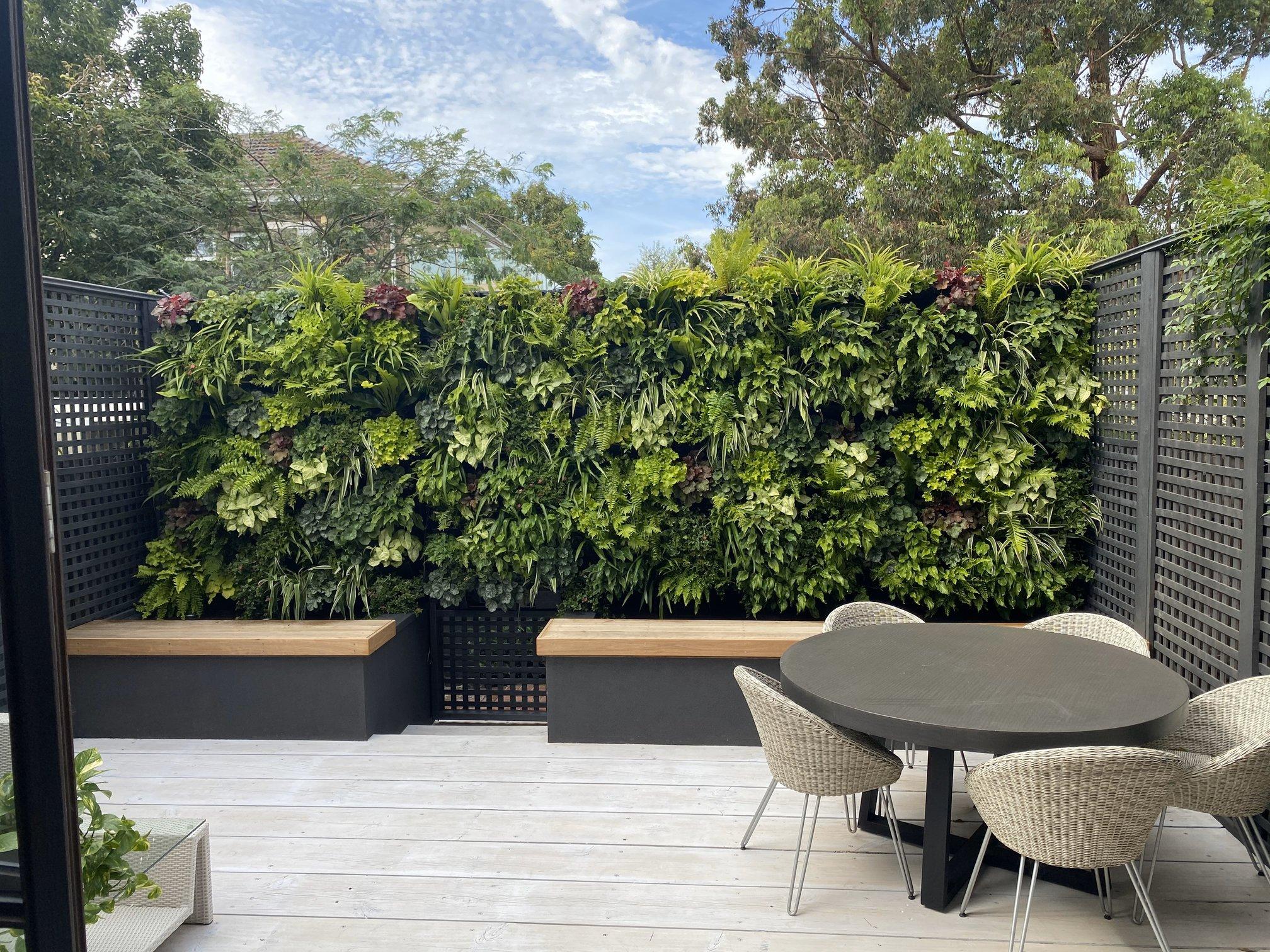 Embrace vertical gardening for a ⁤vibrant Small Patio Design with minimal ⁢floor space