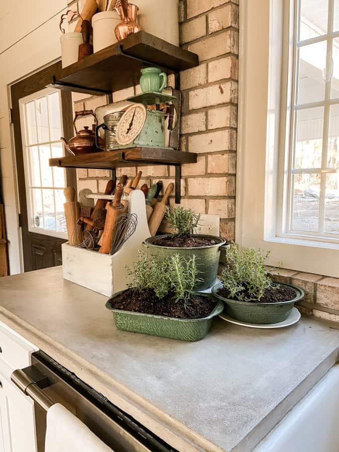 A charming herb⁤ garden ⁣to inspire fresh cooking in your farmhouse kitchen