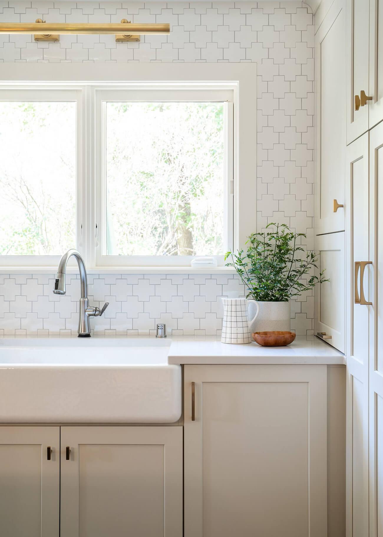 A⁤ farmhouse sink⁣ combines charm and practicality in your modern kitchen aesthetic