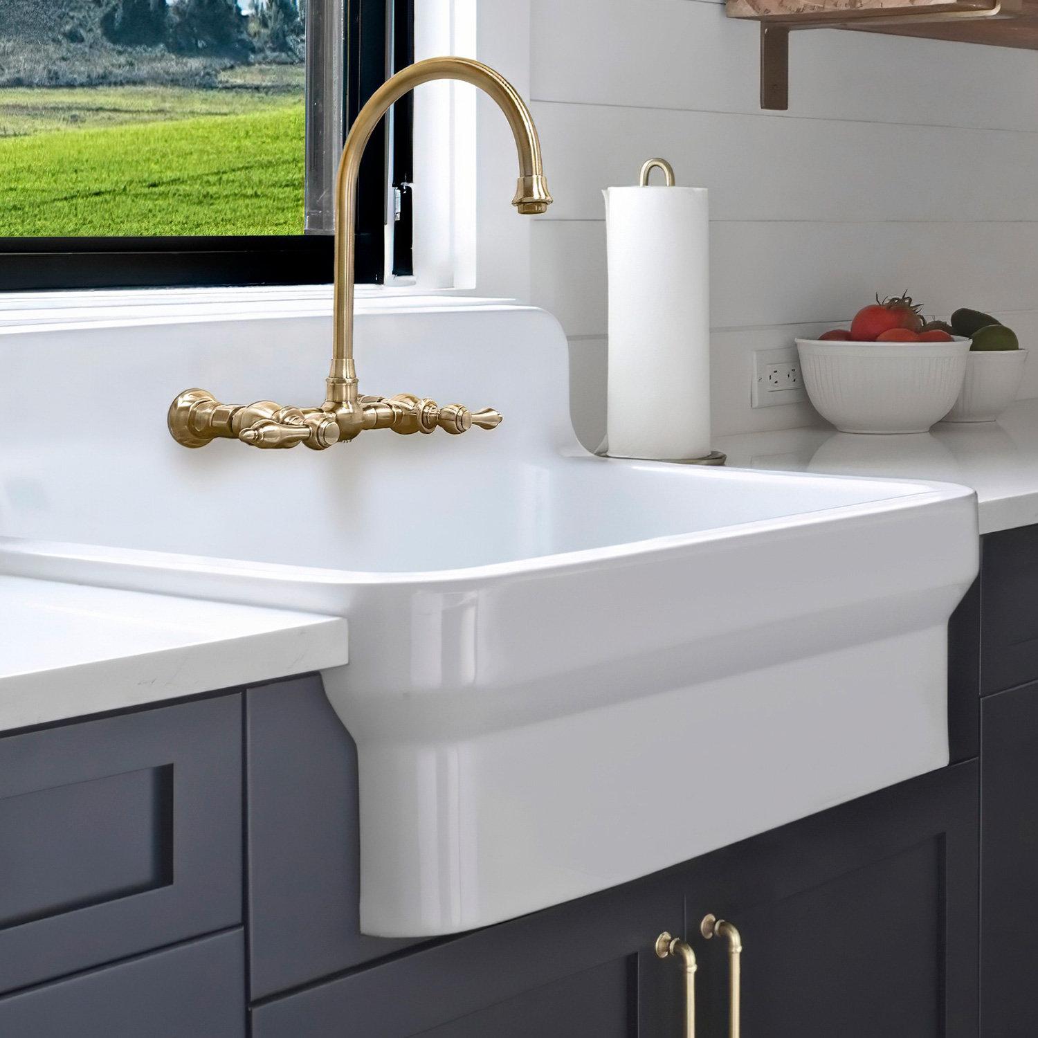 A farmhouse‌ sink effortlessly combines style ‌and practicality in⁤ your country kitchen