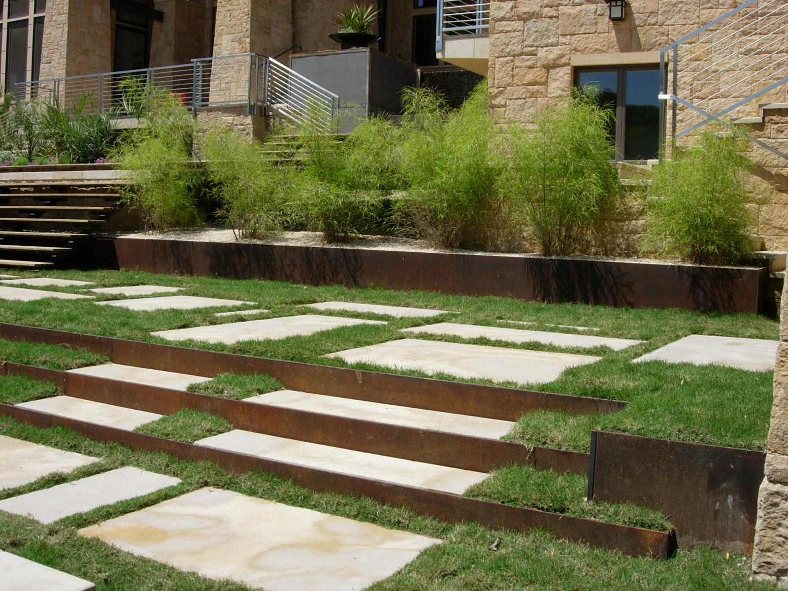 Sustainable materials ‌are favored‍ in Modern Landscape Design to⁢ reduce environmental impact