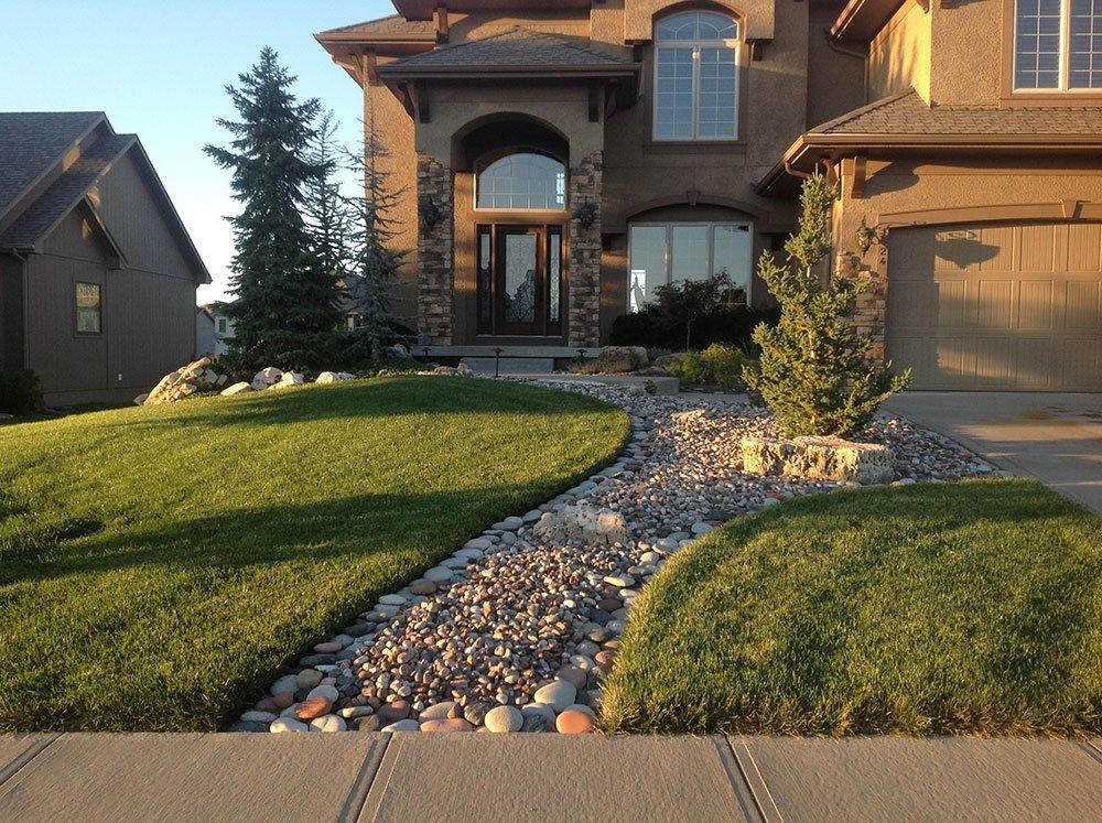 Create an inviting entryway with⁣ landscaping design that welcomes guests