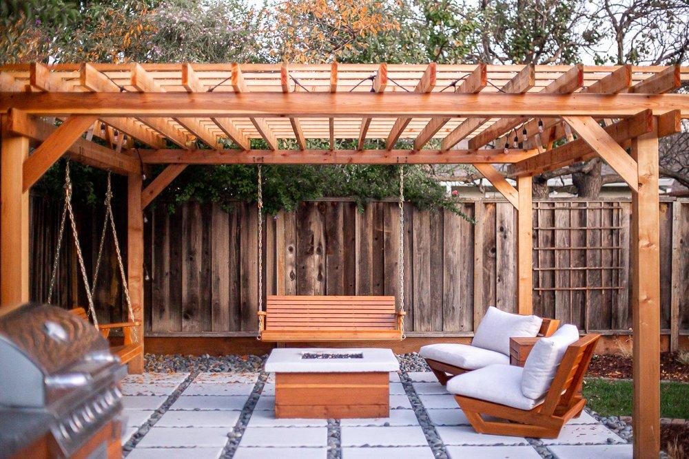 Add a pergola⁢ for shade and style in your patio design