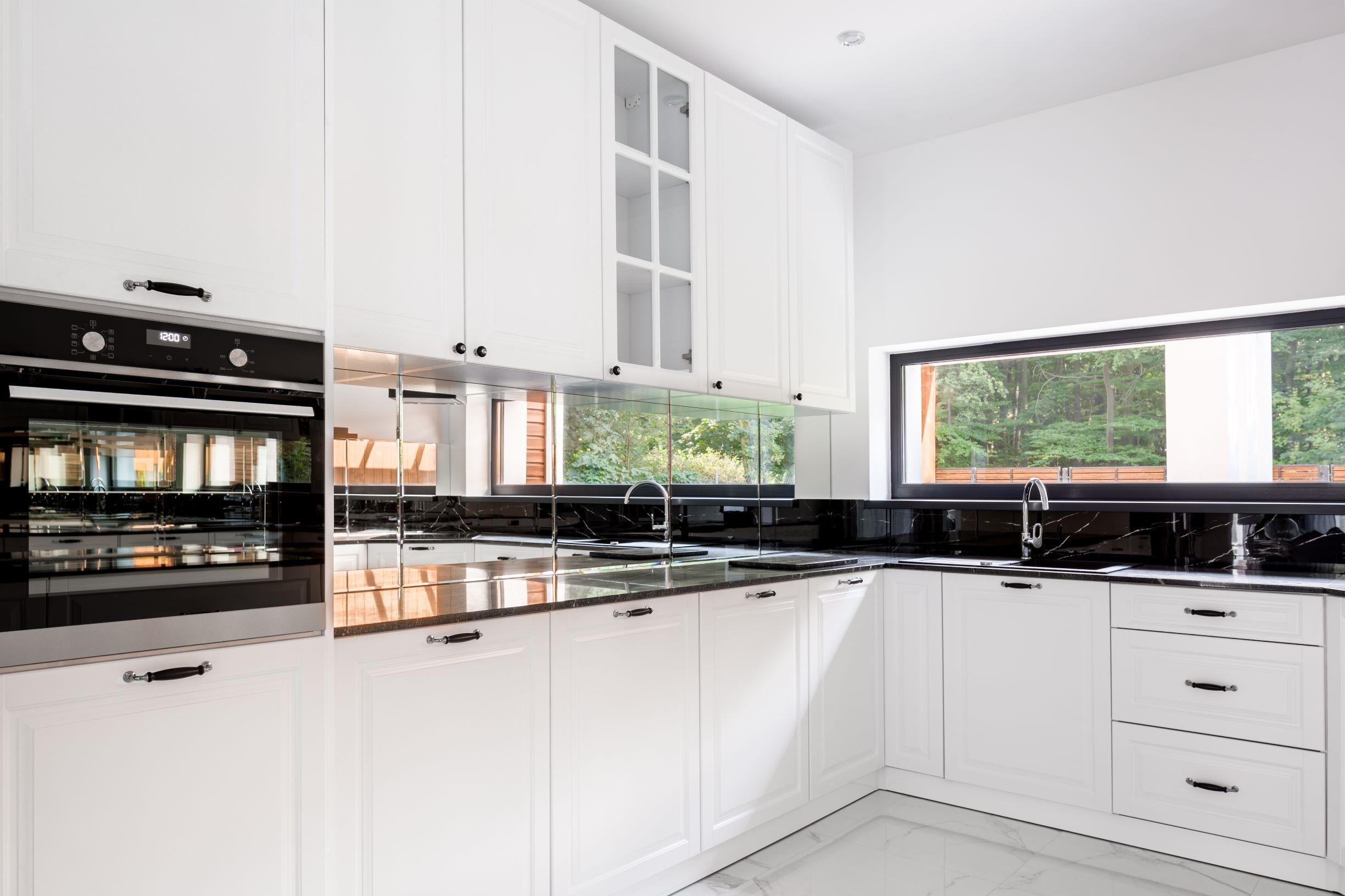 Place mirrors strategically to‌ visually expand your‍ galley kitchen space