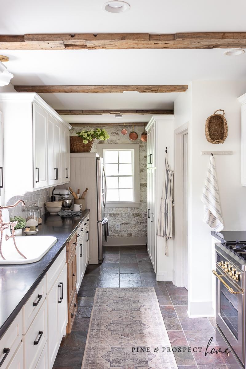 Incorporating reclaimed wood beams ​brings rustic authenticity to your farmhouse‍ kitchen