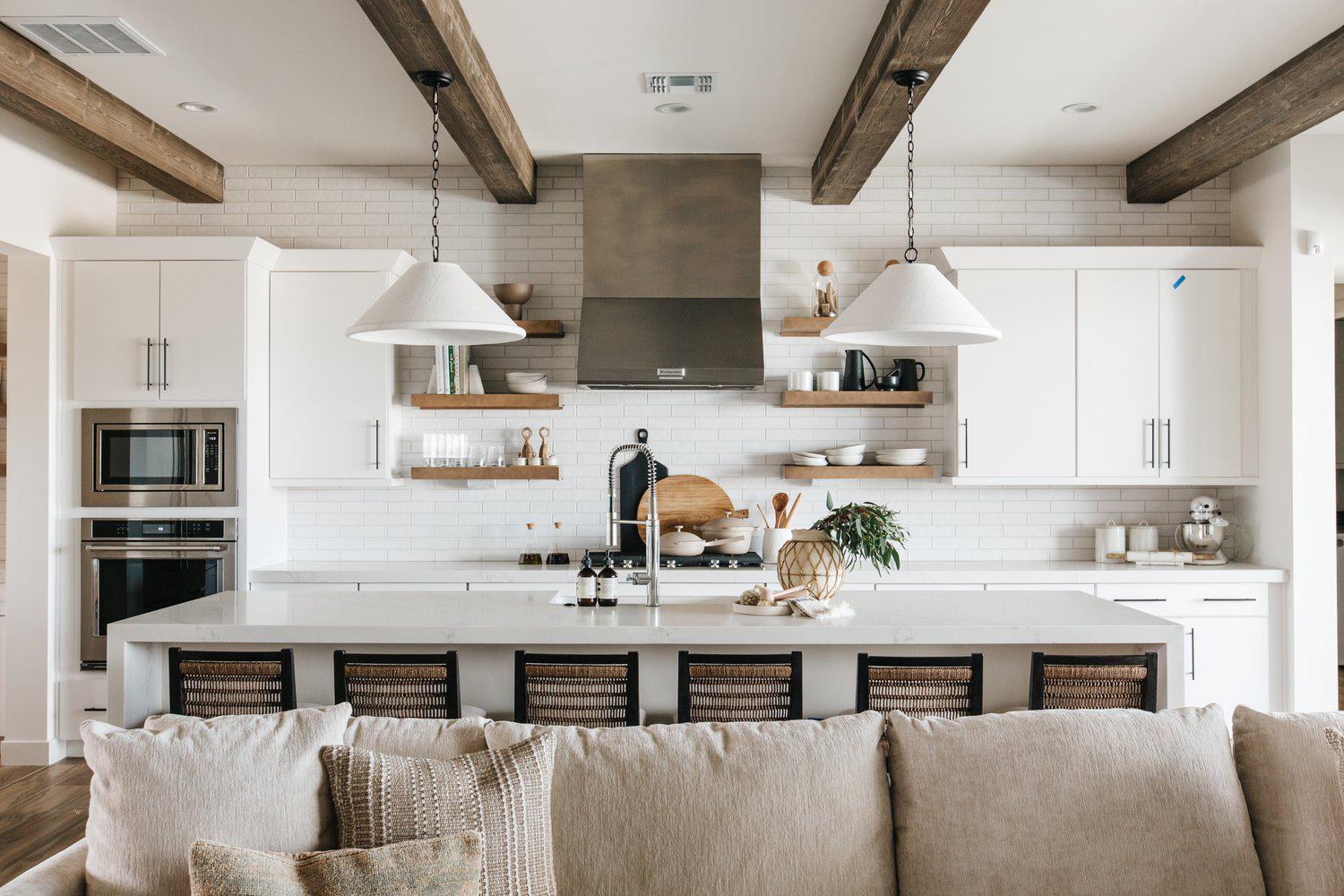 A ⁣neutral color ⁢palette creates‌ a soothing environment in your ‍farmhouse kitchen