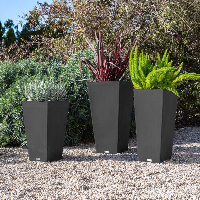 Use‌ large planters for dramatic greenery ​that ​draws the eye