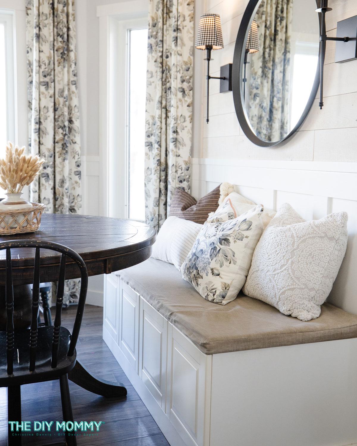 Cozy seating nooks in your farmhouse kitchen for casual dining experiences