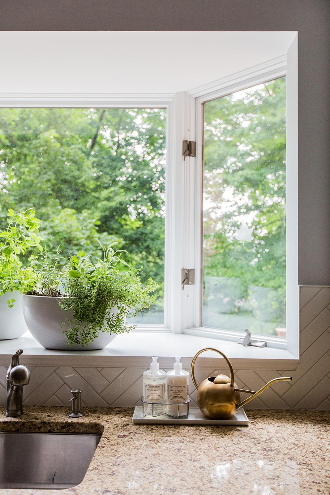 Herb gardens thrive beautifully in⁢ sunny​ spots of your ​country kitchen