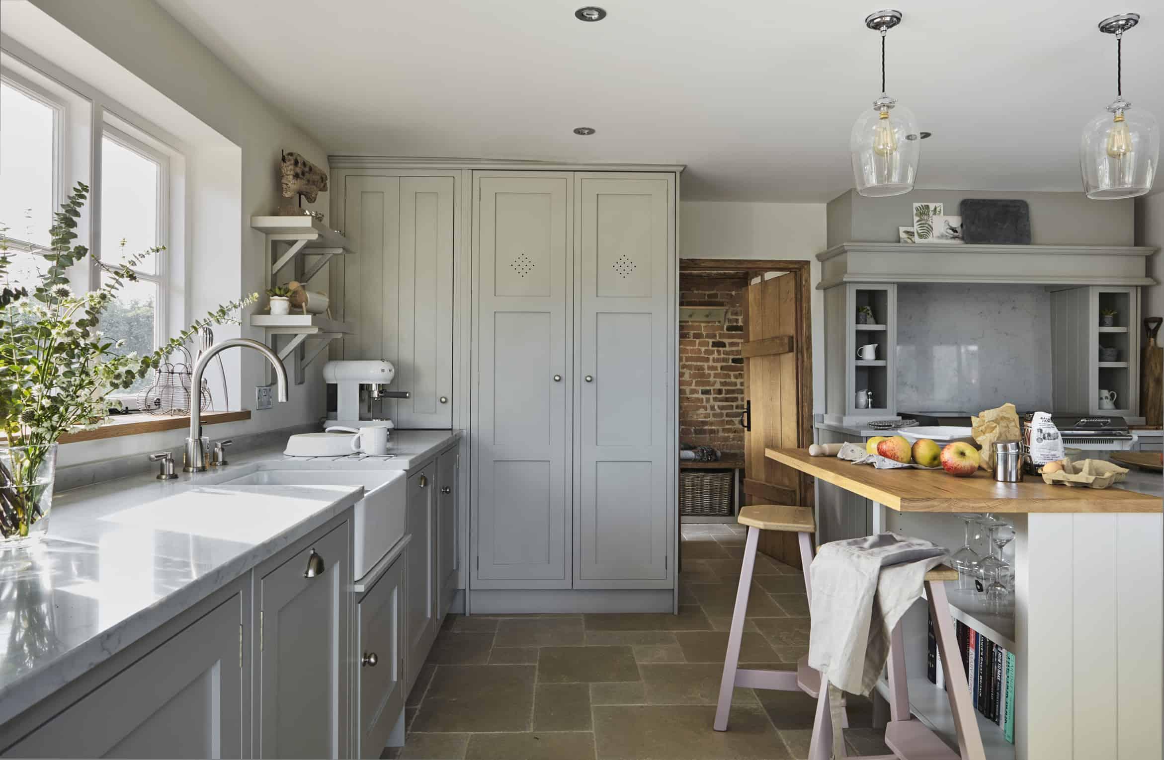 Natural elements, ‍like stone, breathe life into your country kitchen design