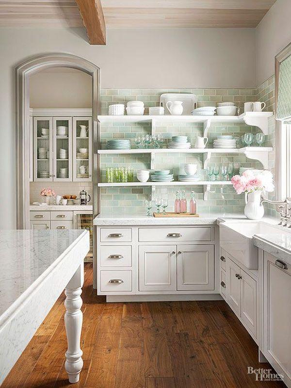 A butlers ⁤pantry ⁢enhances organization⁣ and charm in ‍your farmhouse kitchen