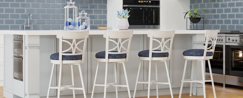 Stylish bar stools‌ create⁣ a​ welcoming space at‌ the kitchen island ⁢in your⁢ farmhouse kitchen