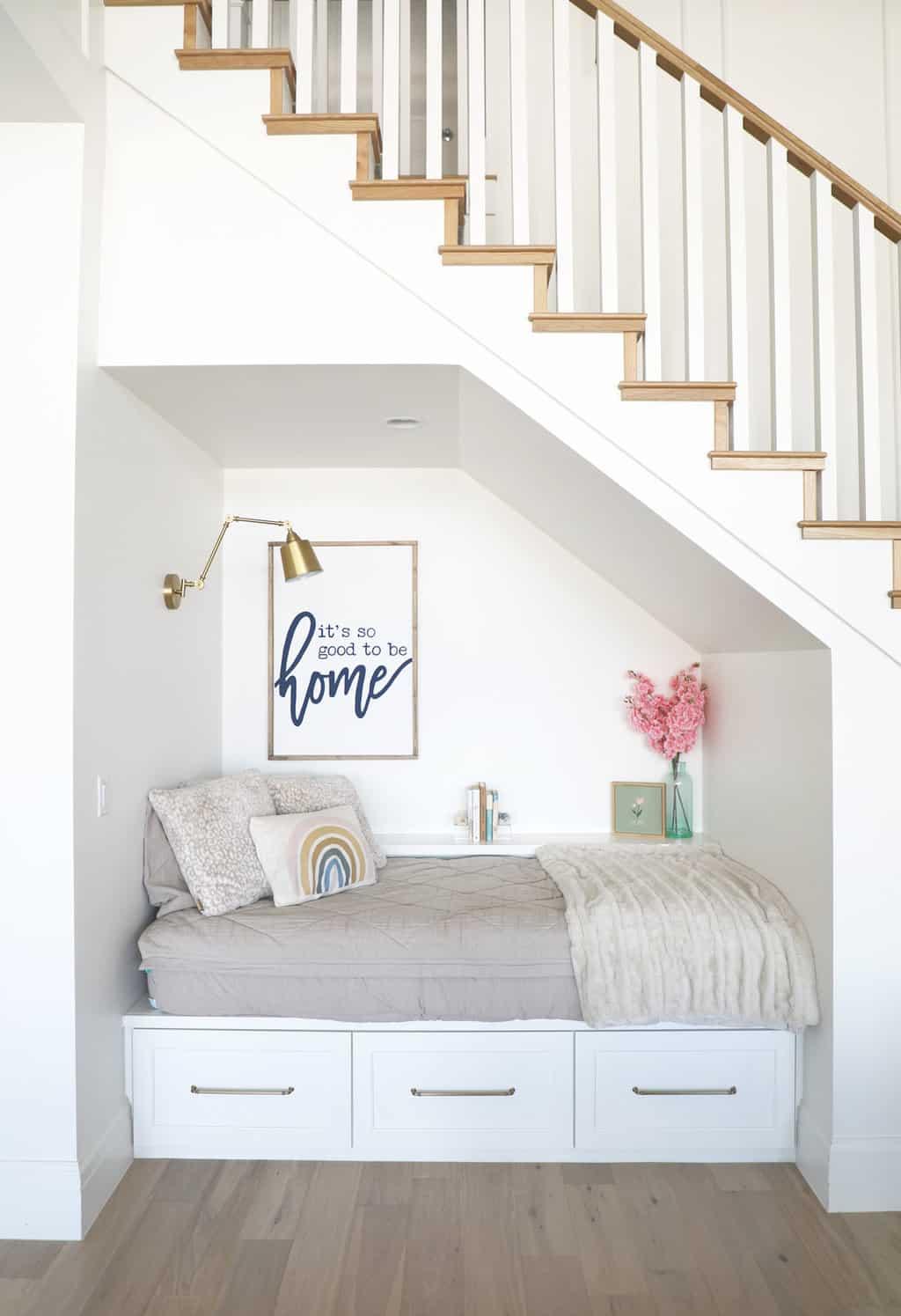 Create a ⁢cozy reading nook adjacent to ‌your Under Stairs ⁢Kitchen for relaxation