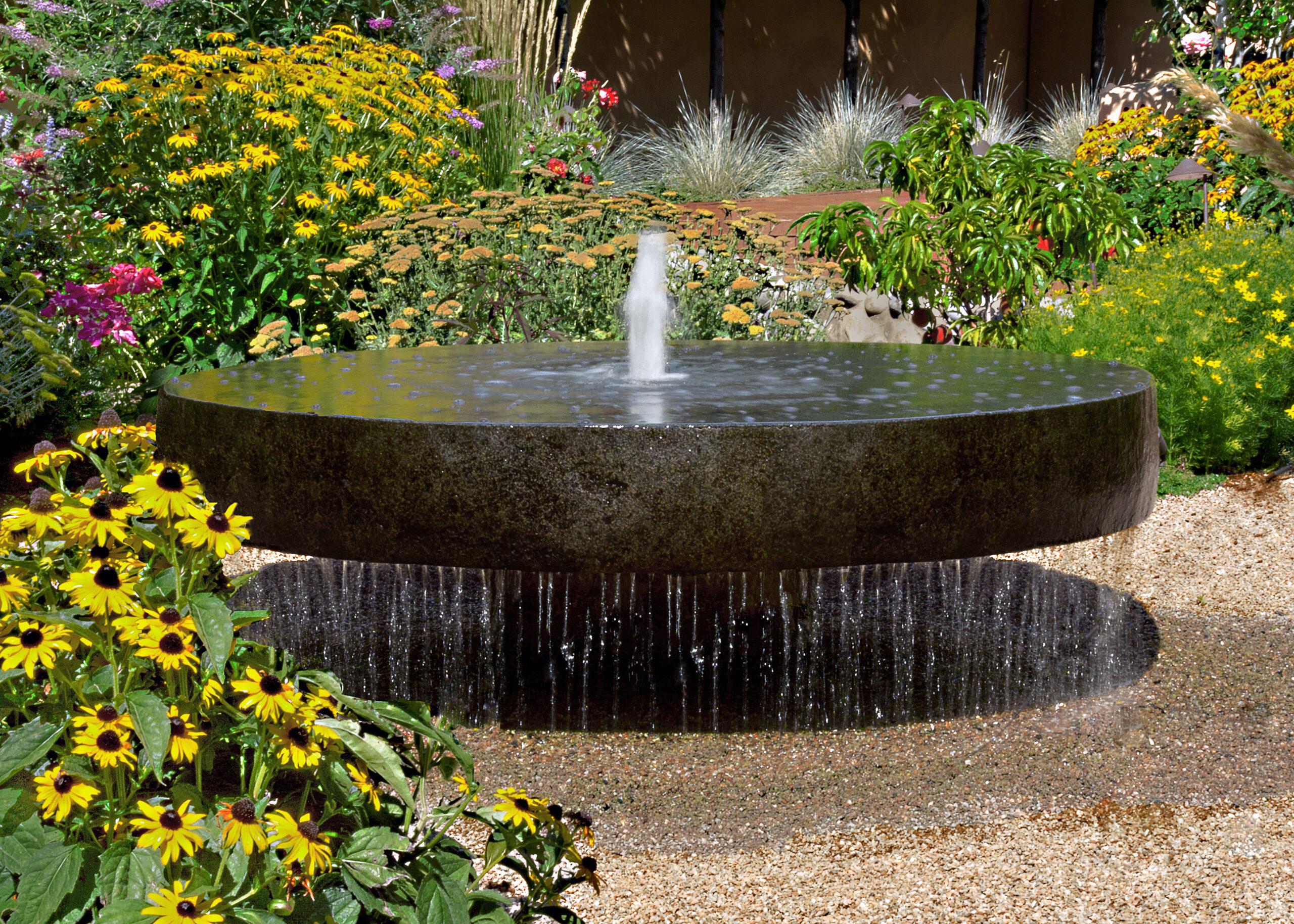 Integrate⁤ water features to enhance tranquility in‍ modern landscape design