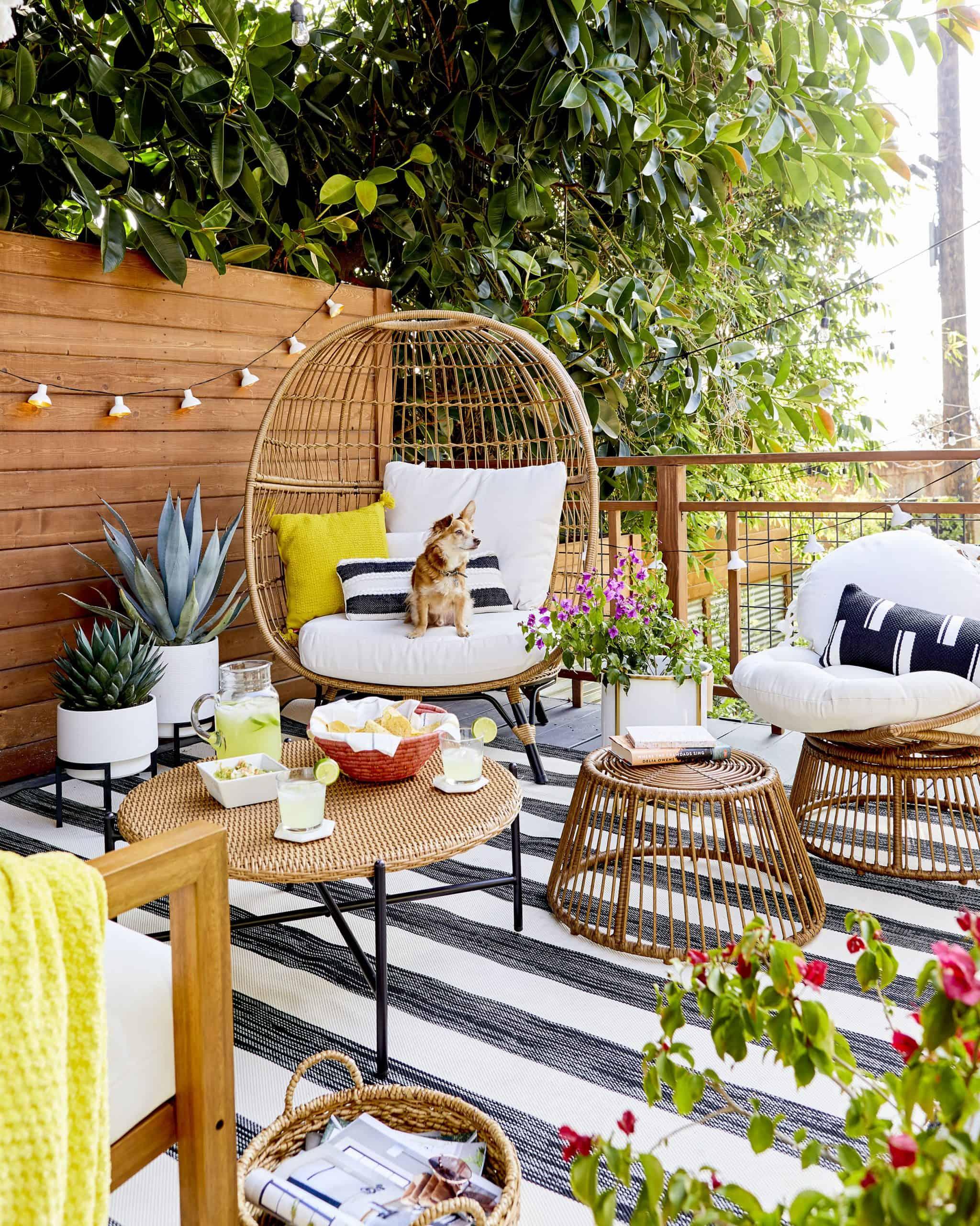 Choose a color‌ palette that ⁤reflects‍ your personality in your patio design