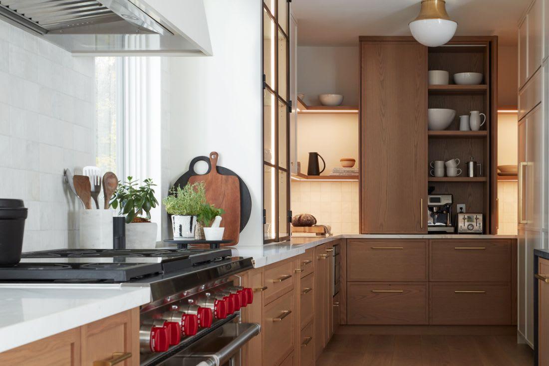 Add under-shelf baskets⁢ for extra storage without compromising your Galley Kitchens ‍aesthetics