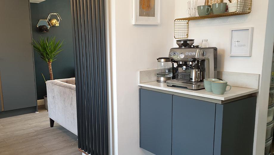 A dedicated coffee or beverage station for comfort‌ in⁢ your‍ bustling modern kitchen