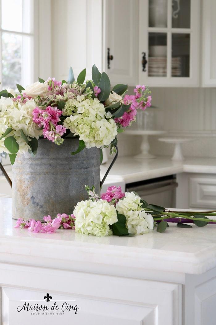 Fresh ‍flowers ‍brighten the mood and beautify your farmhouse kitchen