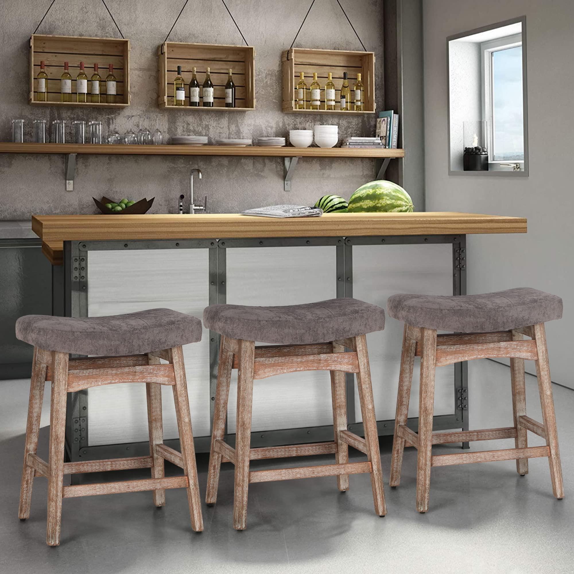 Rustic bar stools create‍ a casual vibe in your farmhouse kitchen