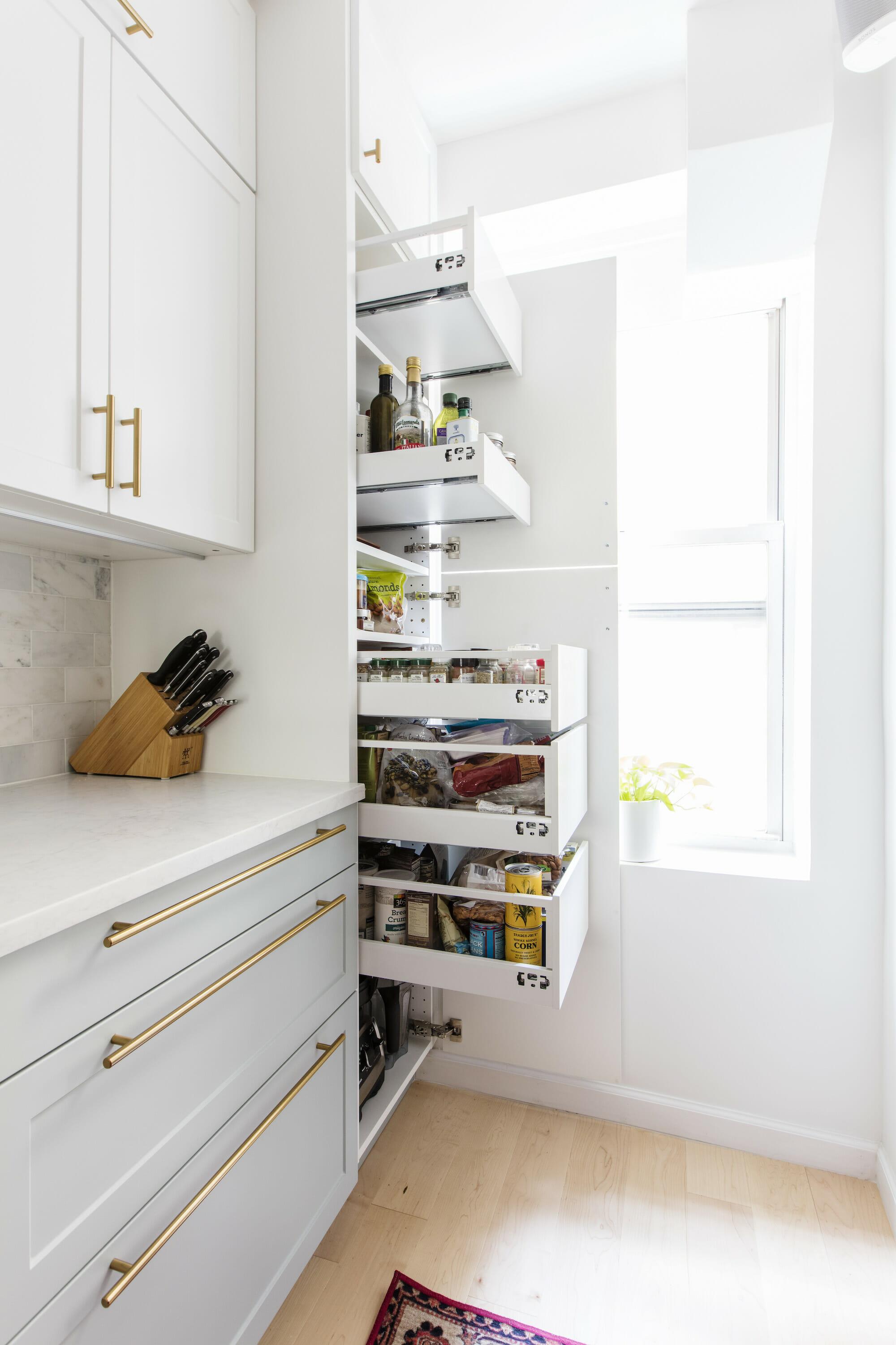 Consider a pull-out⁤ pantry for‍ convenient access in your‍ galley kitchen