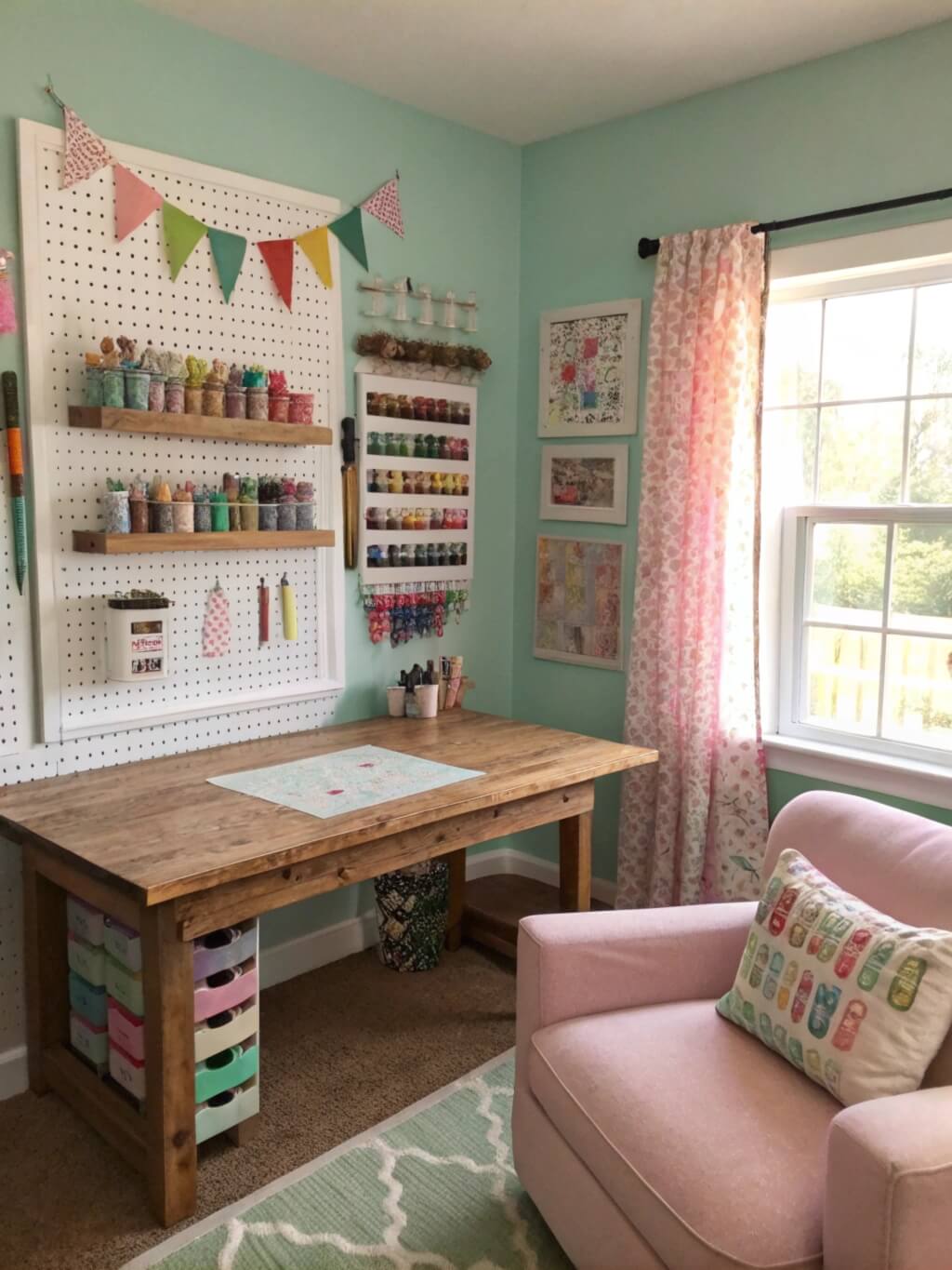 25 Stunning Craft Room Inspirations to Ignite Your Creative Spark!