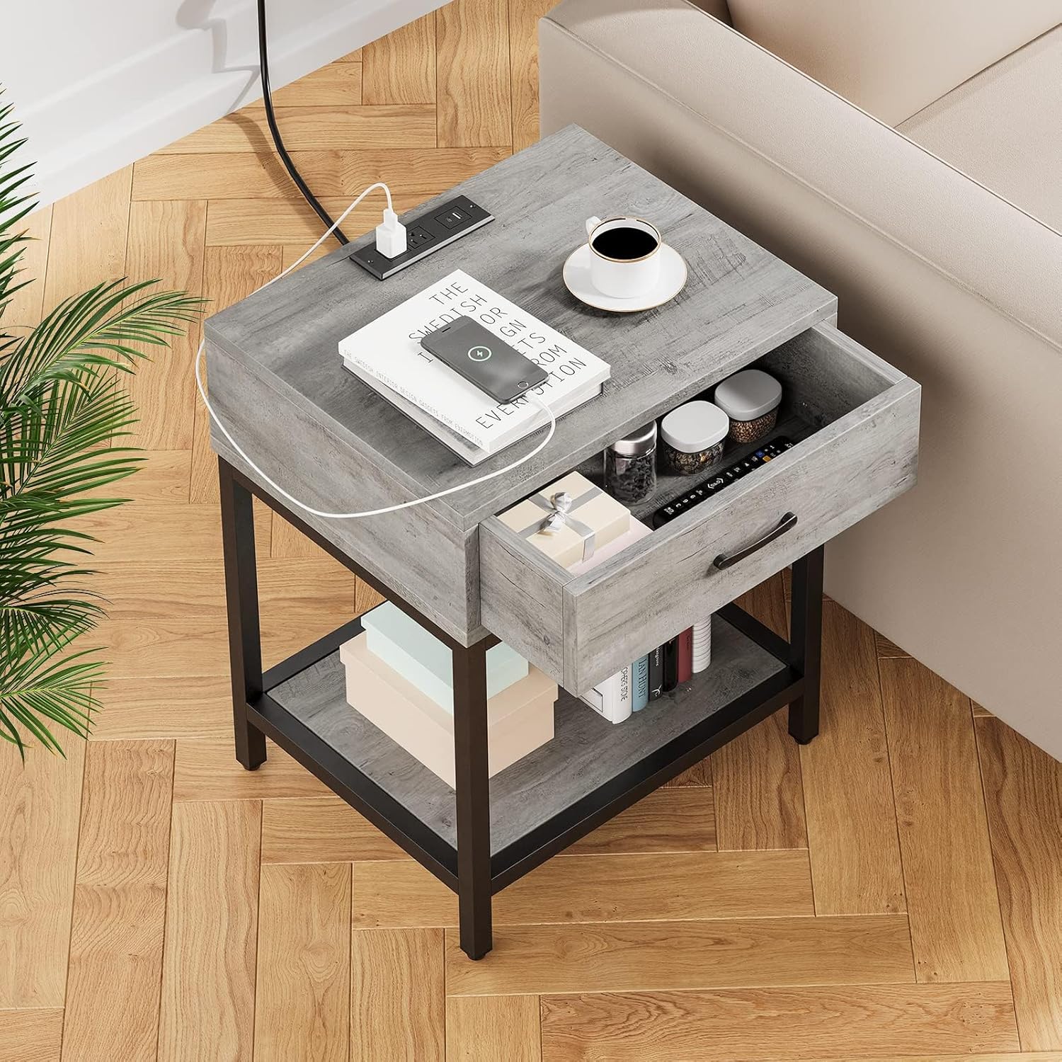 How We Organized ⁢Our Space with GAOMON's⁣ Charging Nightstand