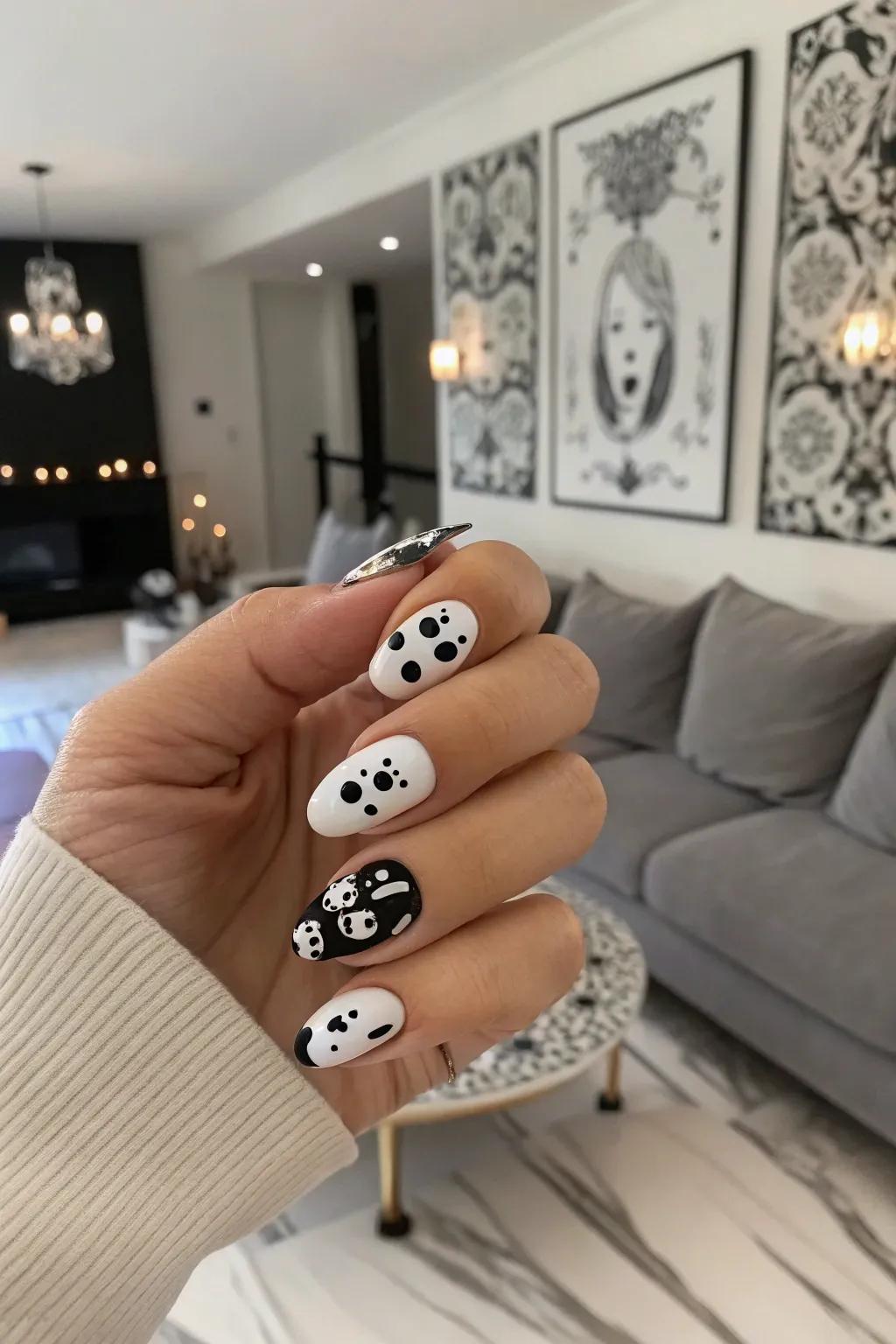 Classic black and white spectral face nails: eternally chic
