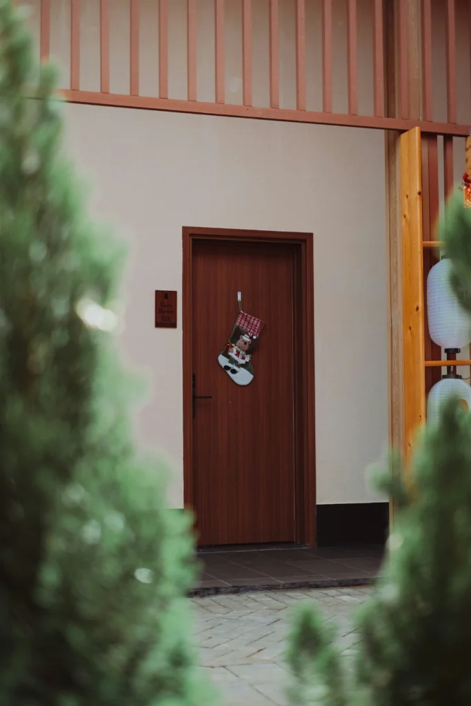 Make It Merry Cozy Christmas Door Decor Ideas