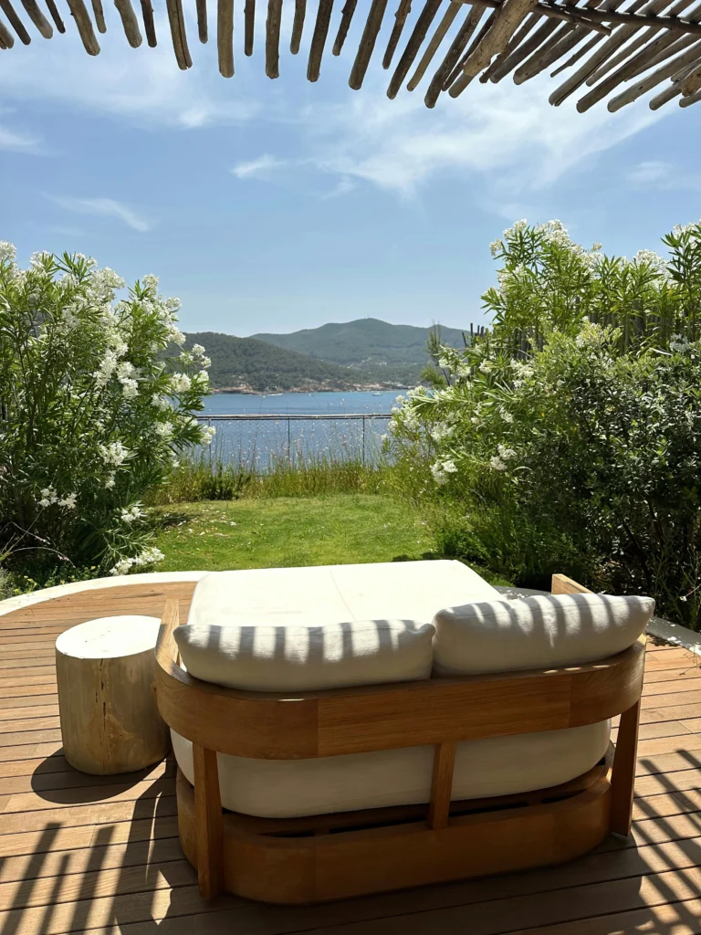 Coastal-Inspired Outdoor Deck