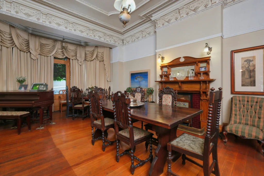 Traditional Fireplace Room