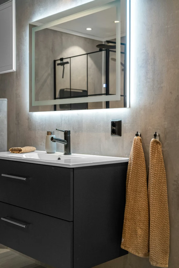 Modern minimalist bathroom