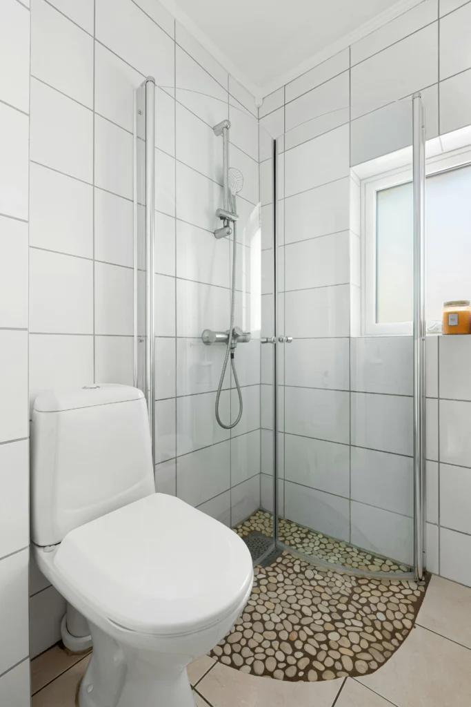 Bathroom with pebble floor