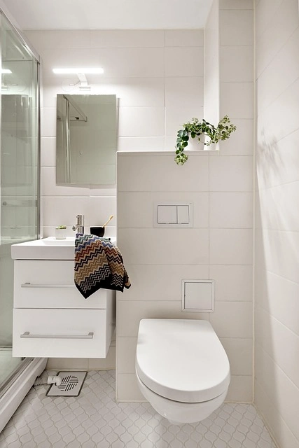 Patterned Floor Bathroom