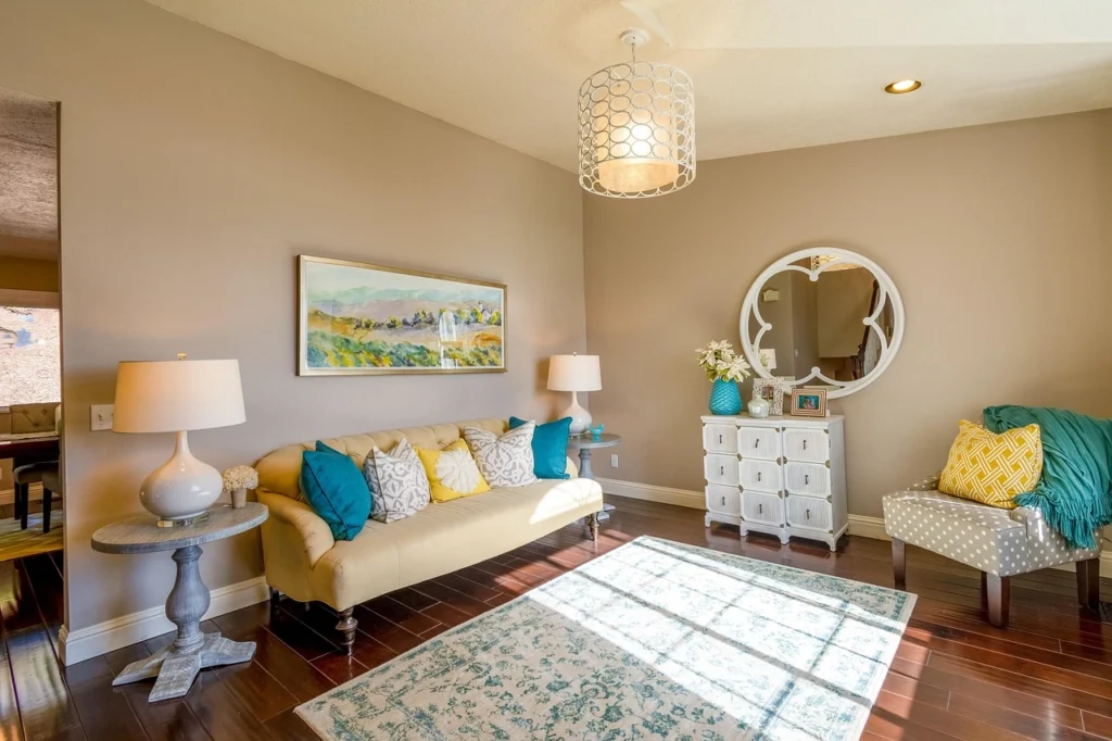 Light and color in small living rooms