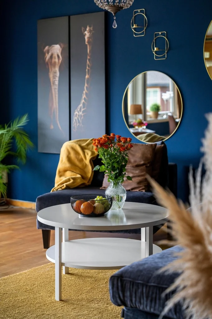 Accent pieces in small living rooms