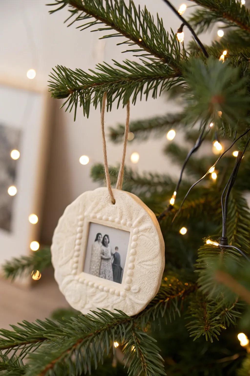 Craft charming salt dough frames to display your favorite photos on the Christmas tree.